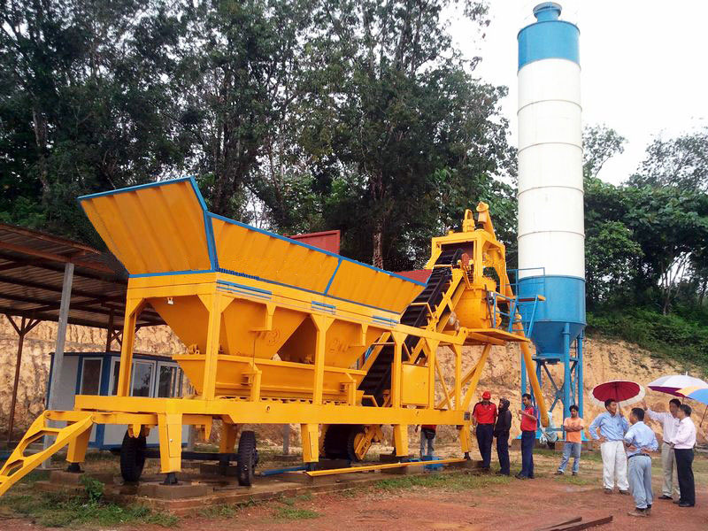 Mobile concrete batching plants and silo systems